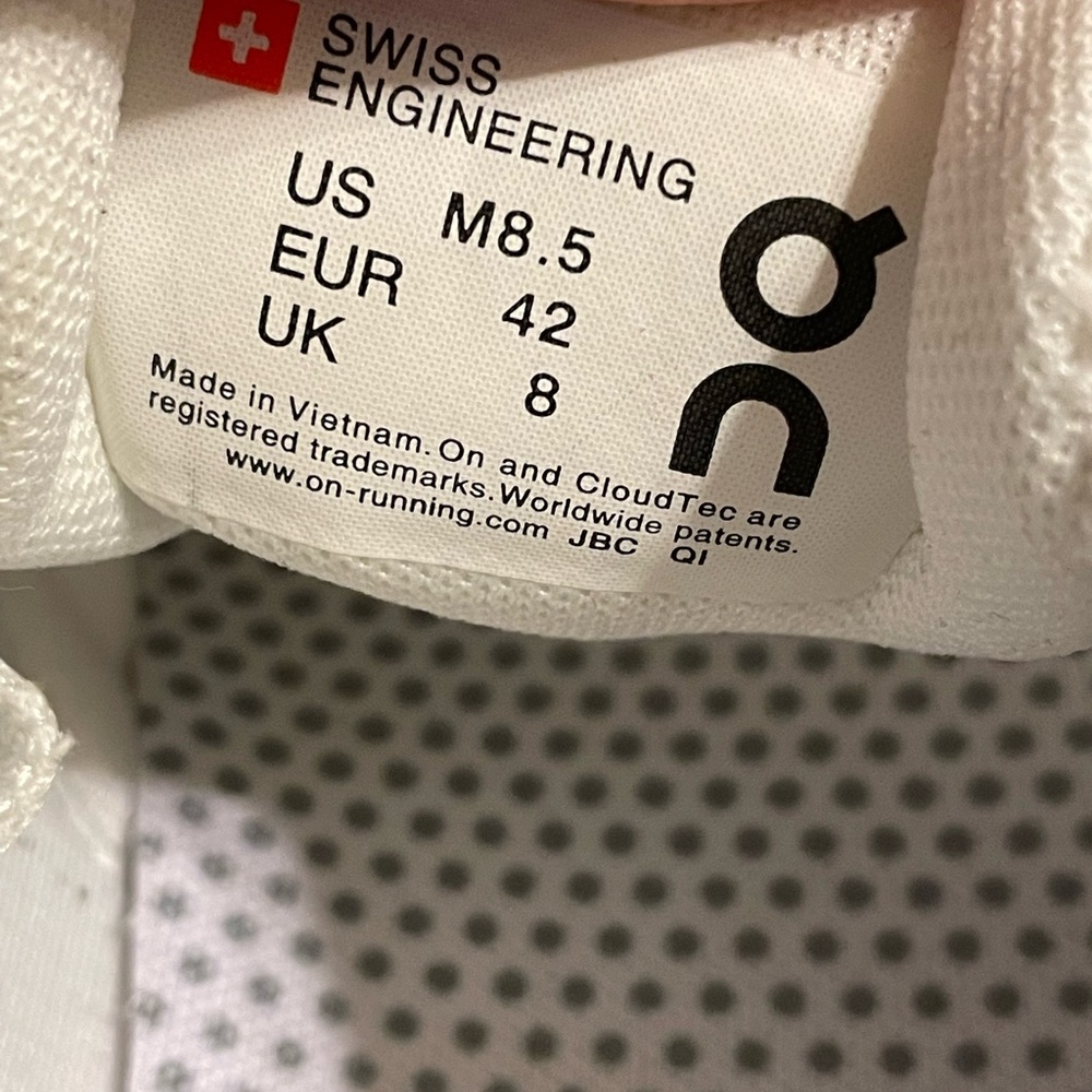 Mens On Cloud Running Shoes - Picture 4 of 7